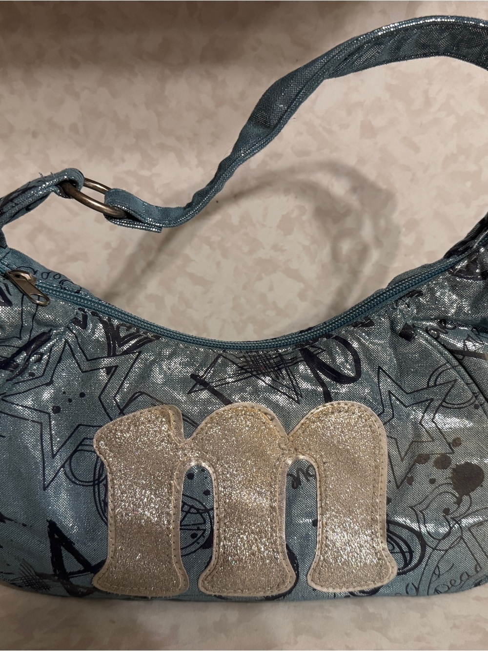 Justice monogram bag
Blue
Inner pocket
Zipper closure
marks inside
Approx 10x5x3